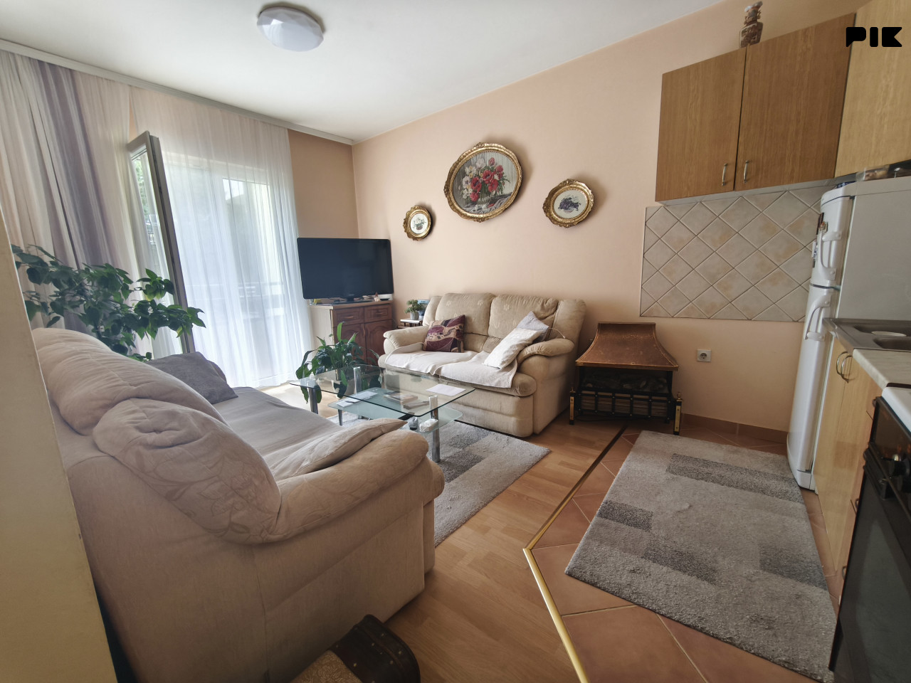 TROSOBAN STAN 50m2 ŽUTE ZGRADE - PETRIĆEVAC