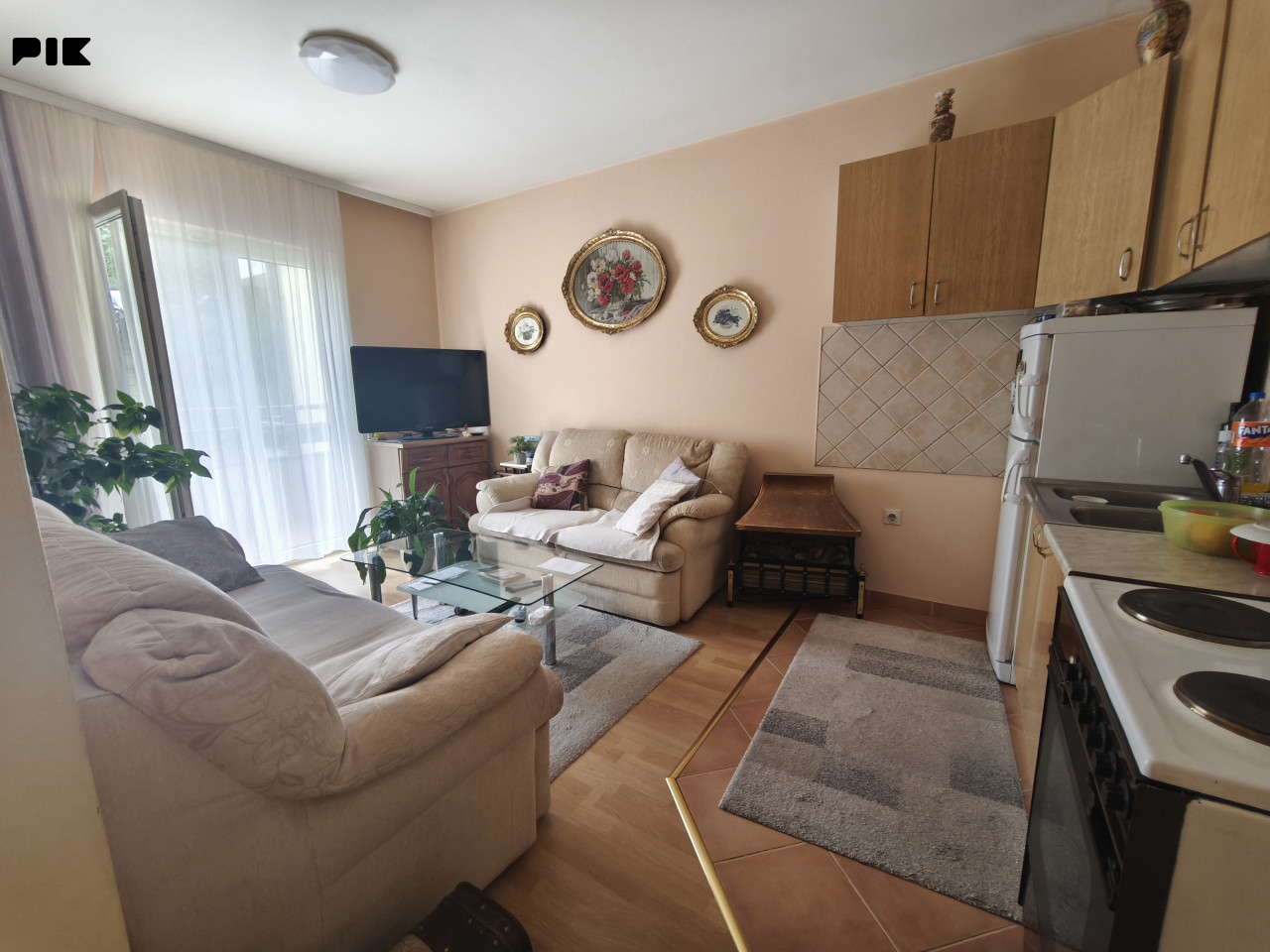 TROSOBAN STAN 50m2 ŽUTE ZGRADE - PETRIĆEVAC 6