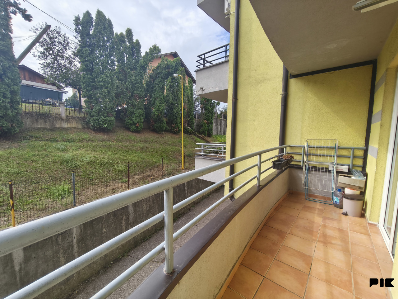 TROSOBAN STAN 50m2 ŽUTE ZGRADE - PETRIĆEVAC 2