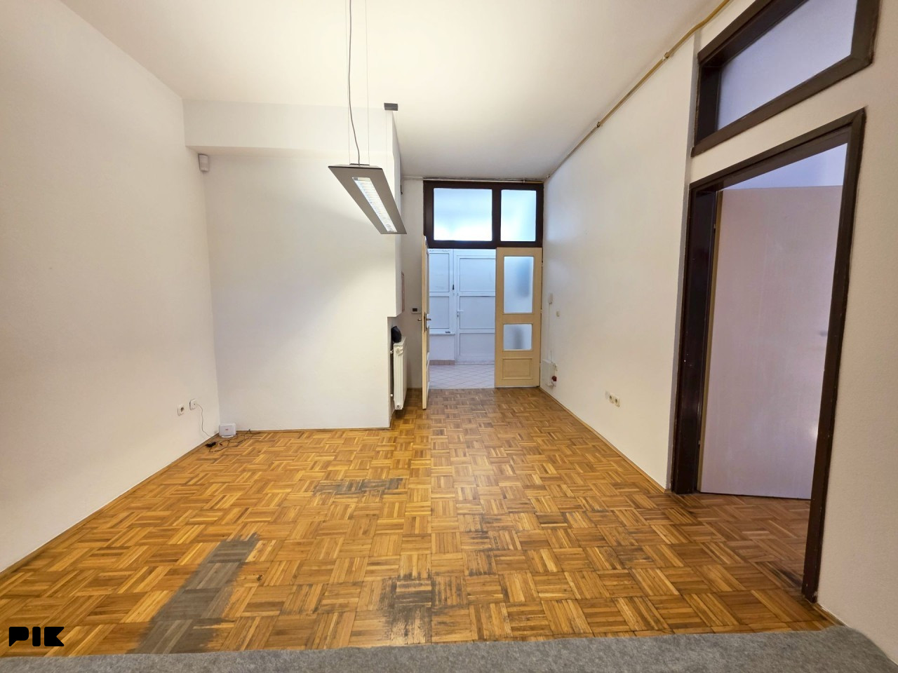 Poslovni prostori Sarajevo - Centar,Šip 50 m2-višenamjenski,najam
