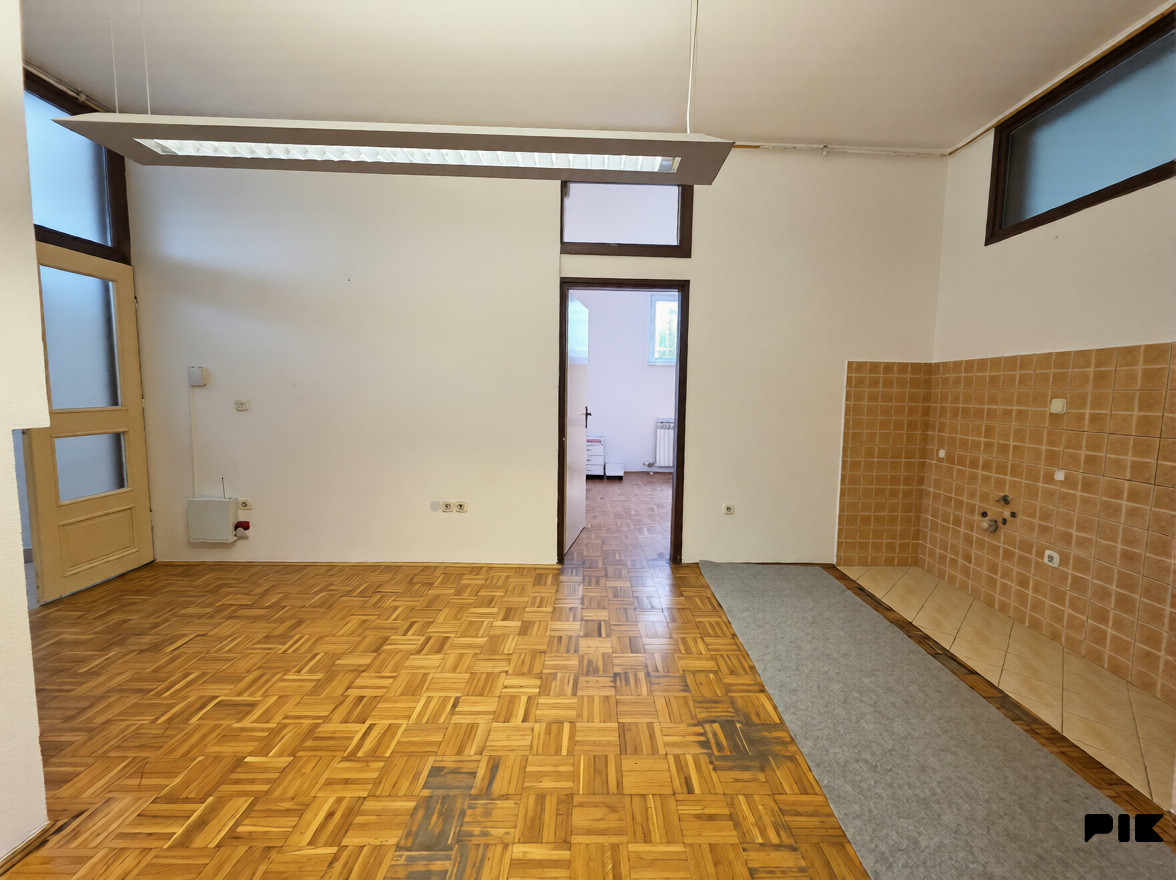 Poslovni prostori Sarajevo - Centar,Šip 50 m2-višenamjenski,najam 2