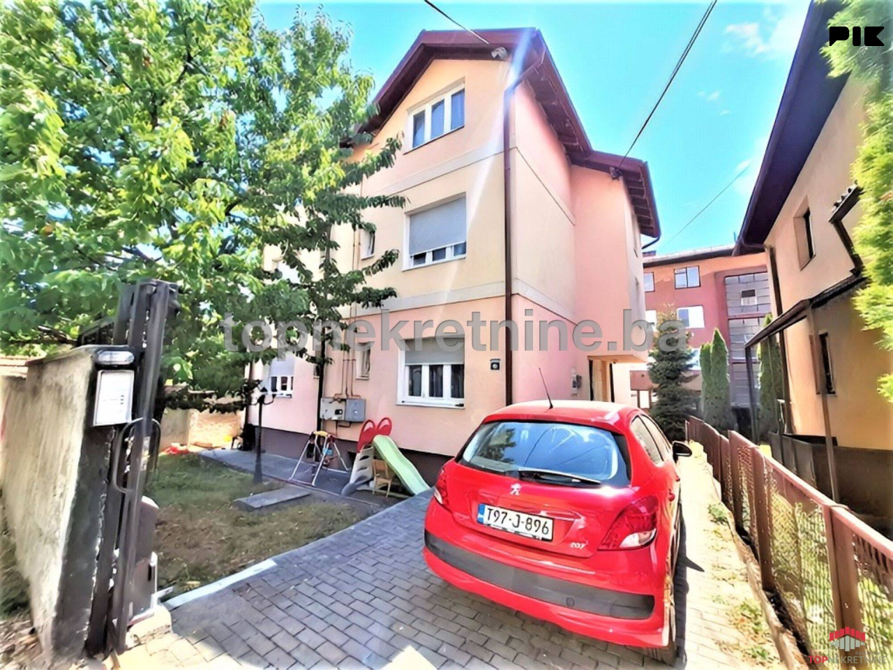 Namješten stan 90m2 sa garažom i parking mjestom, Bjelave