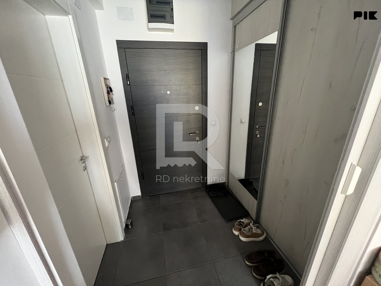 Na prodaju namješten dvosoban stan 45 m2, novogradnja Borik 5