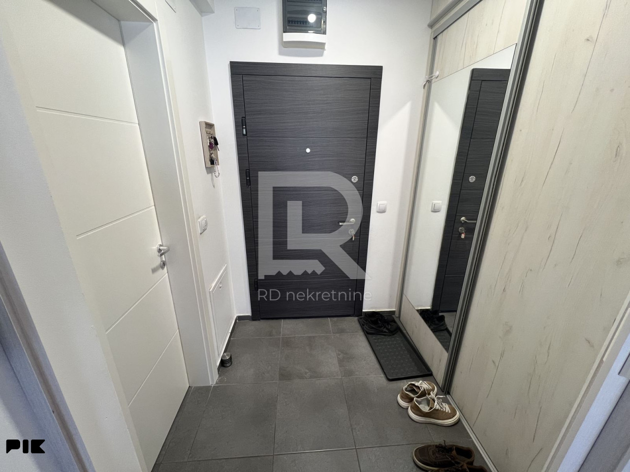 Na prodaju namješten dvosoban stan 45 m2, novogradnja Borik 6