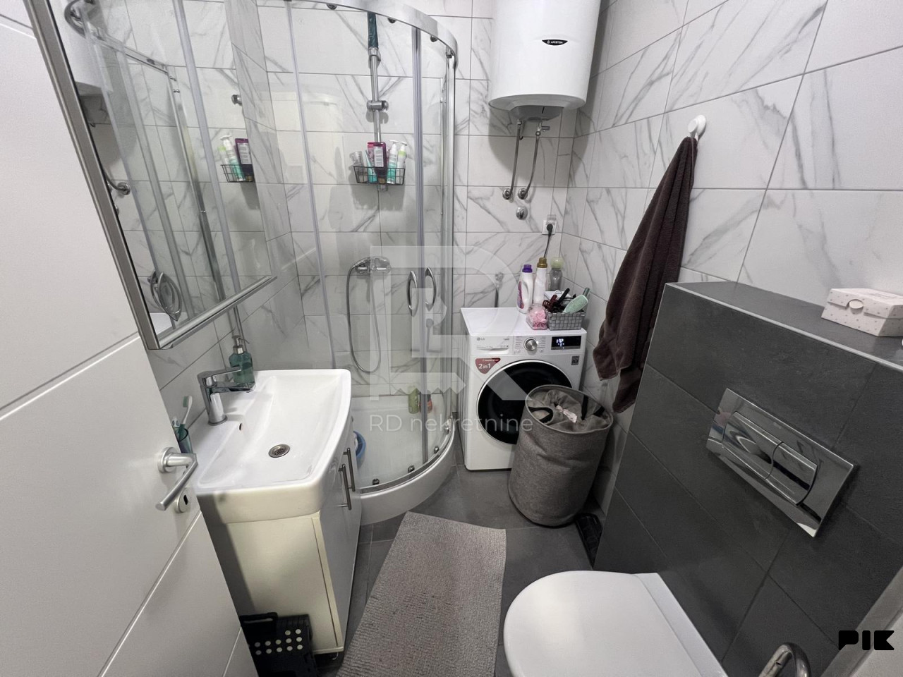 Na prodaju namješten dvosoban stan 45 m2, novogradnja Borik 8
