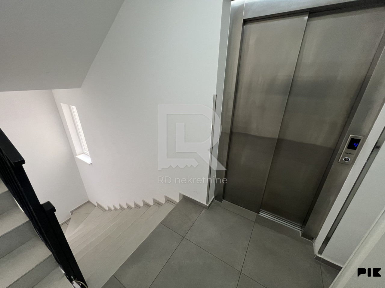 Na prodaju namješten dvosoban stan 45 m2, novogradnja Borik 3