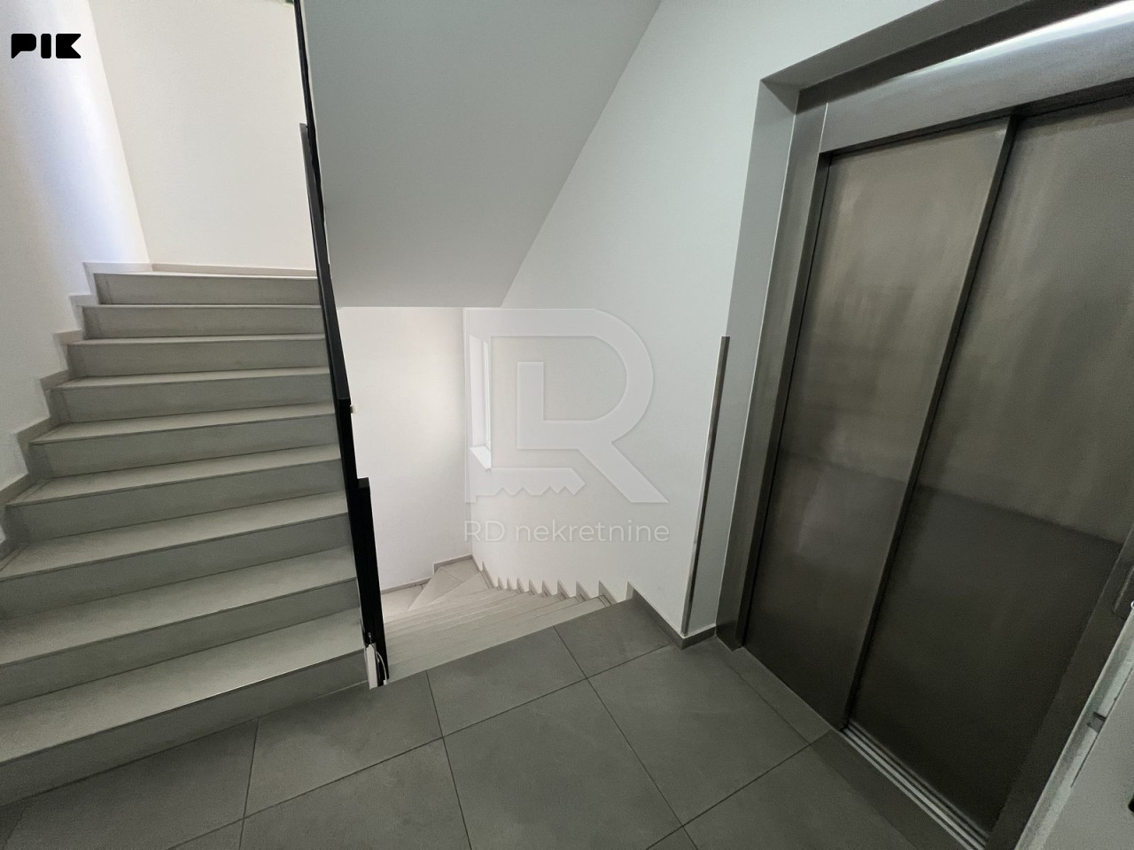 Na prodaju namješten dvosoban stan 45 m2, novogradnja Borik 4
