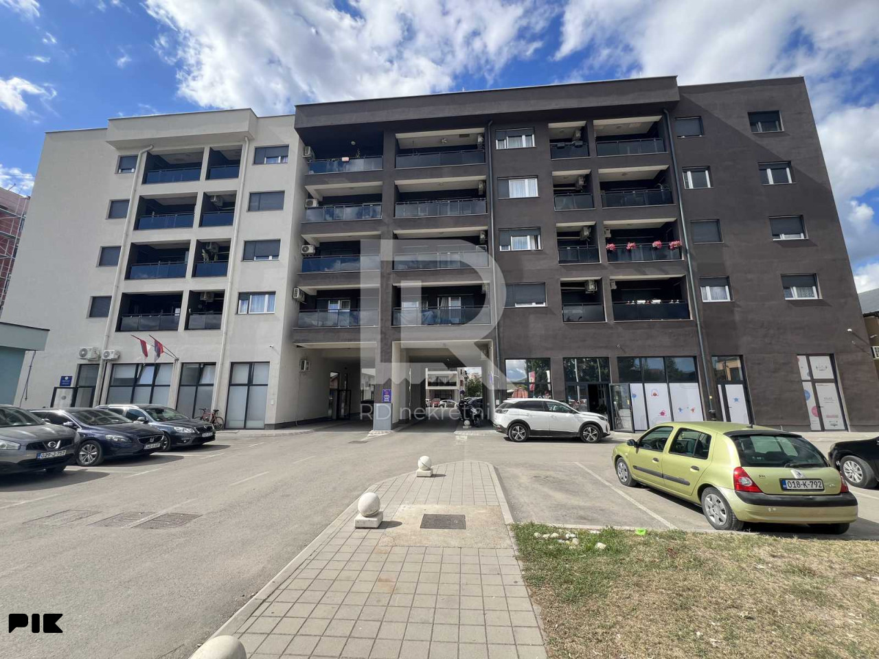 Na prodaju namješten dvosoban stan 45 m2, novogradnja Borik