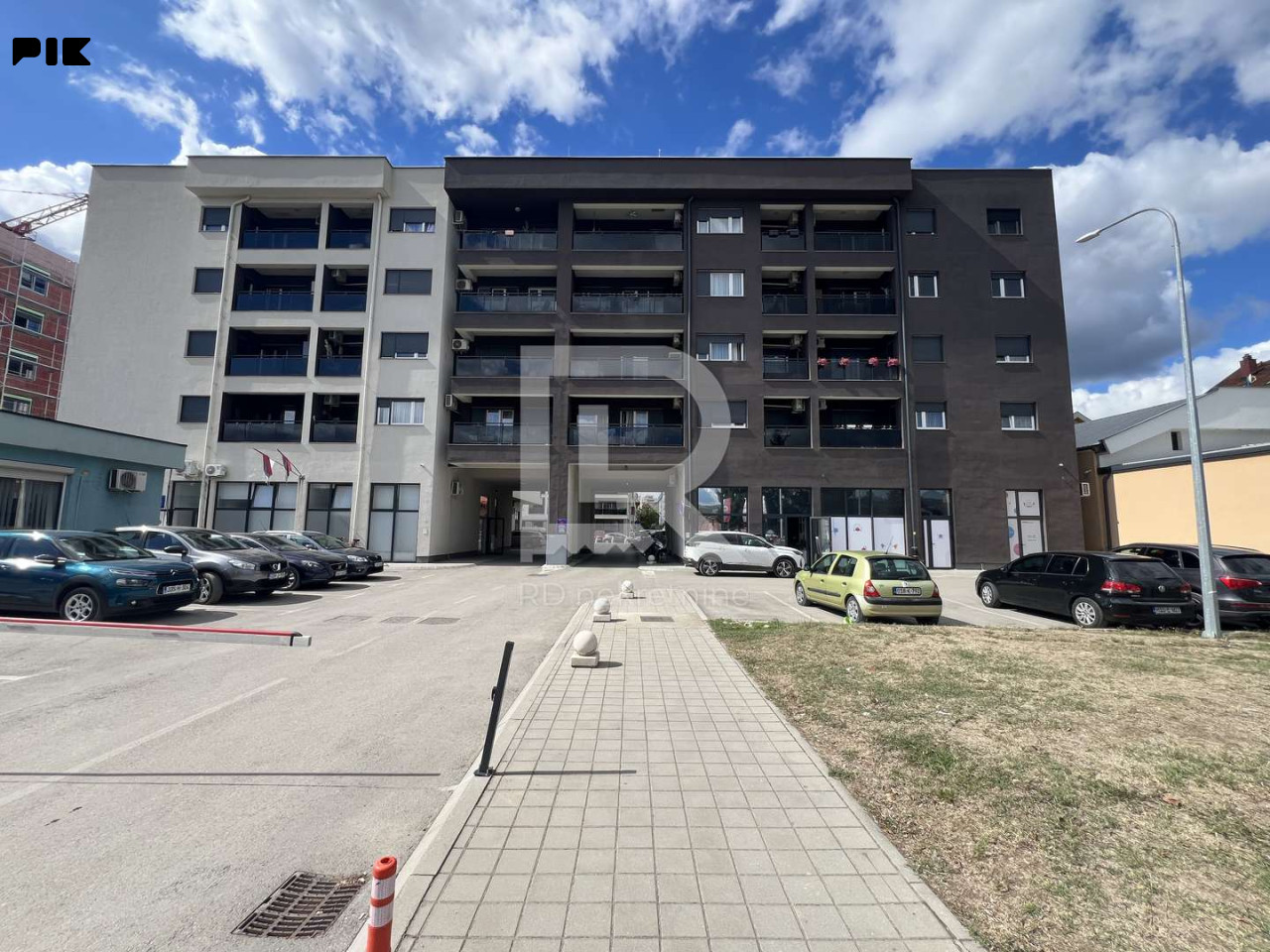 Na prodaju namješten dvosoban stan 45 m2, novogradnja Borik 2