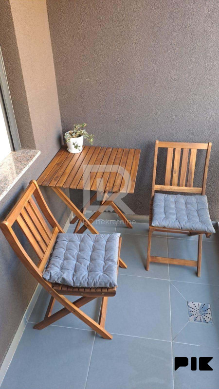 Na prodaju namješten dvosoban stan 45 m2, novogradnja Borik 25