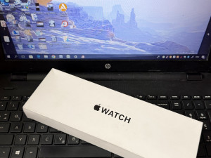 APPLE WATCH SE3 SE 3 40MM MIDNIGHT NOV NEAKTIVIRANO GARANCIJA 1G