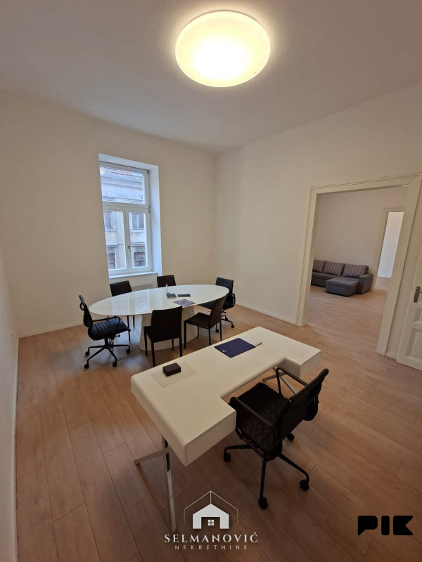 Šestosoban Stan 143m2 - Centar Marijin Dvor - Valtera Perića 2