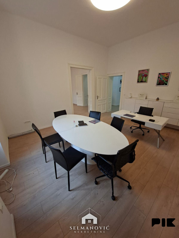Šestosoban Stan 143m2 - Centar Marijin Dvor - Valtera Perića 3