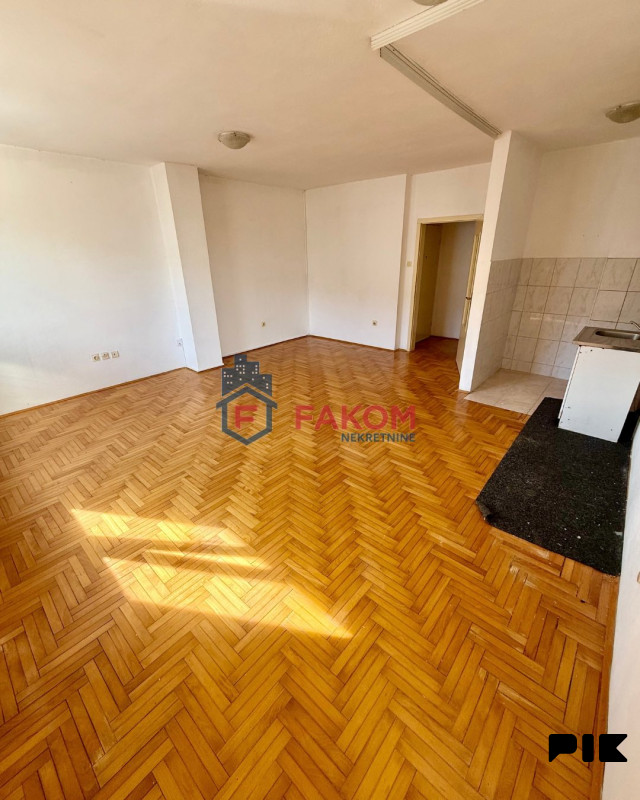 Na prodaju dvosoban stan u dobrom stanju, naselje Budžak 10