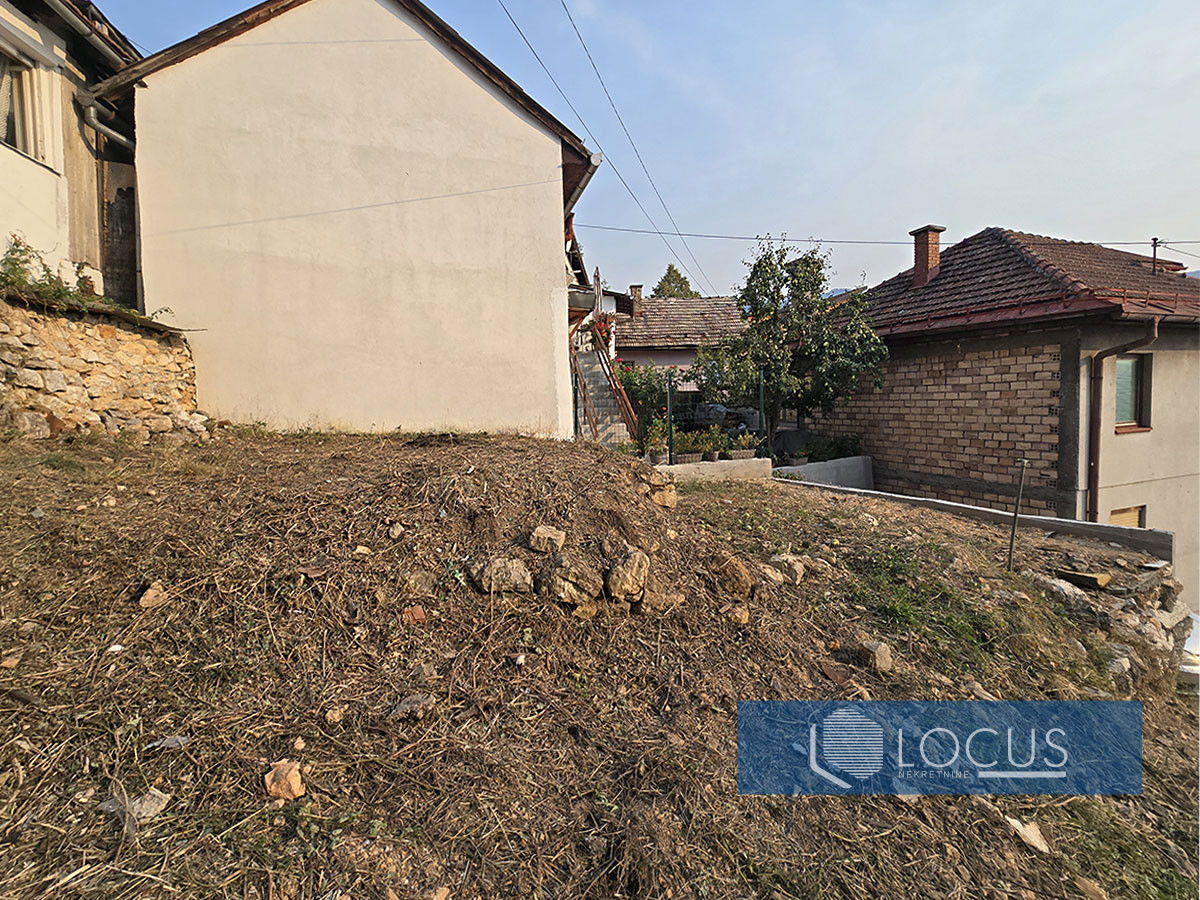 LOCUS: Parcela, Bakije Sokak, Vratnik 2