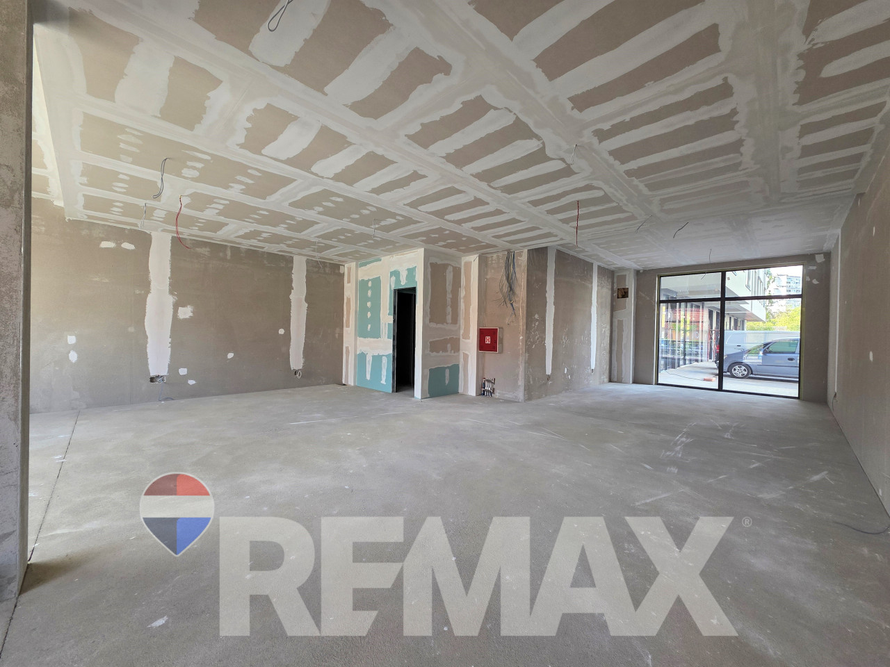 Poslovni prostor 102.69m2, prizemlje, novogradnja, kod Stepa bara 2