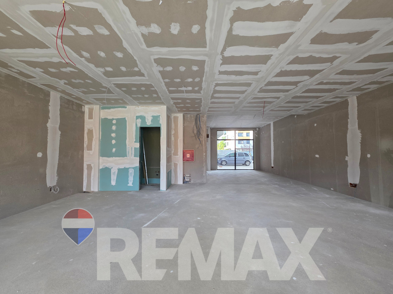 Poslovni prostor 102.69m2, prizemlje, novogradnja, kod Stepa bara 3