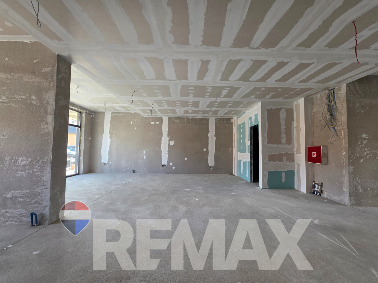 Poslovni prostor 102.69m2, prizemlje, novogradnja, kod Stepa bara 5