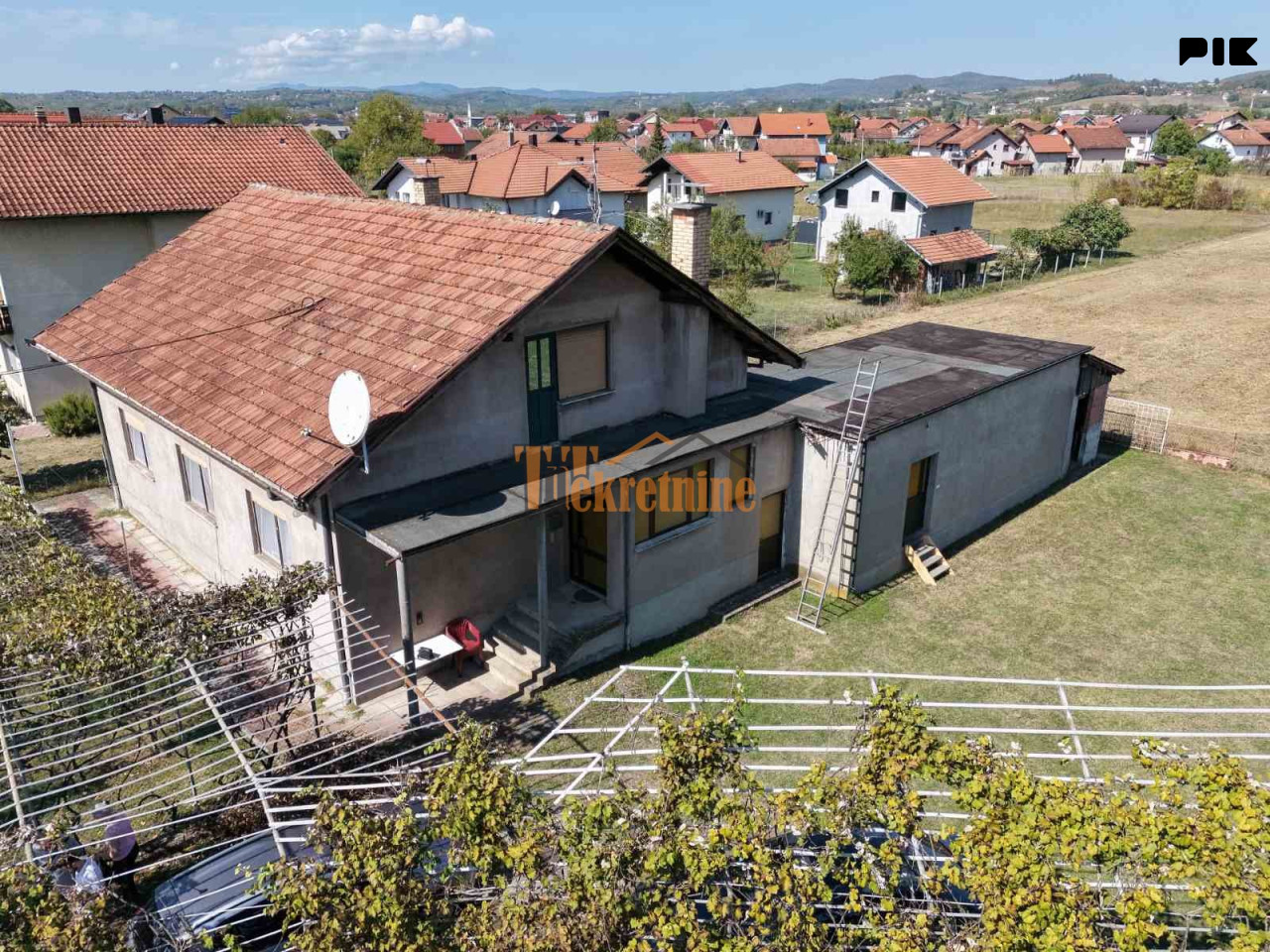Stambeni objekat 143m2 na placu od 4908m2 - Trn 8