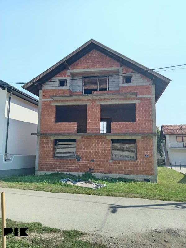 KUĆE PRIJEDOR / KUĆA U PRIJEDORU / PRODAJEM KUĆU U PRIJEDORU
