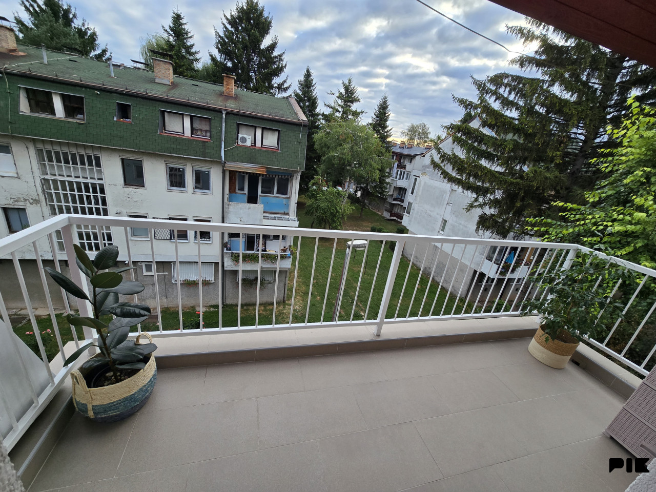Dvoetažni stan Ilidža 140m2 8