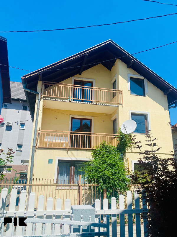 Kuće Stup Nedžarići, Ulica Ešrefa Kovačevića (Ispod Penny Plus-A)