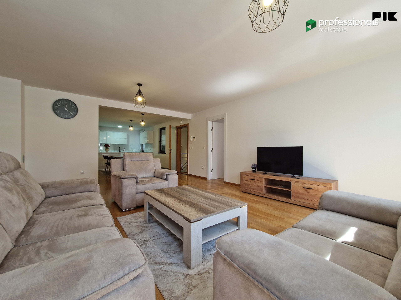 Dvoetažni stan sa garažom Stari Grad Sarajevo 150 m2