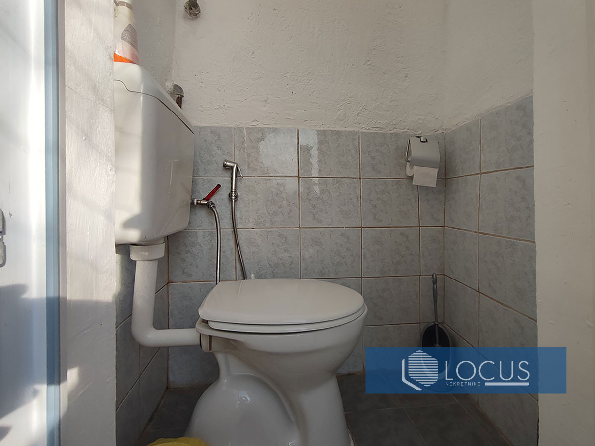 LOCUS: Kuća sa uređenim dvorištem, Rakovica, Ilidža 13