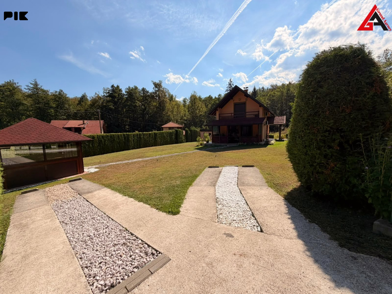 Kuća za odmor 72 m2 sa 848 m2 okućnice (Jazvine) -  Busovača