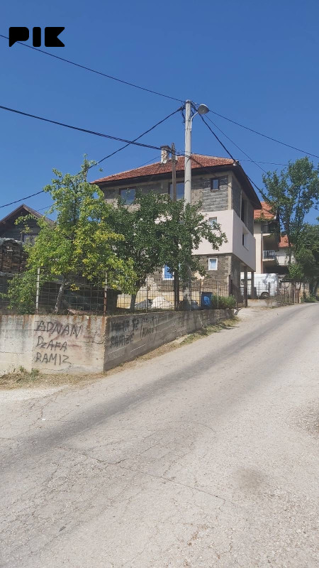 HITNO Kuca 3 garaze, Brijesce - 250000 KM