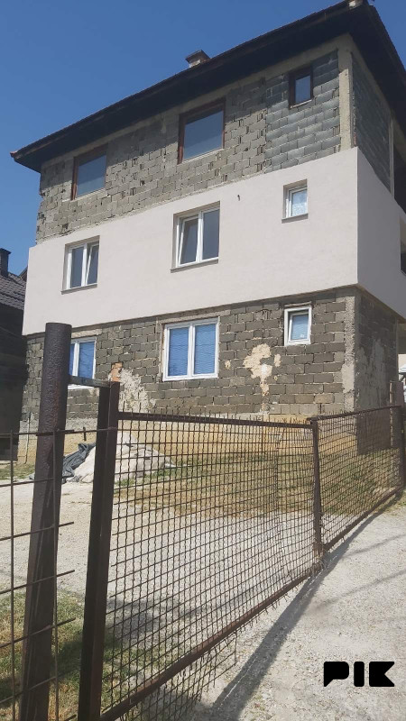 HITNO Kuca 3 garaze, Brijesce - 250000 KM 2
