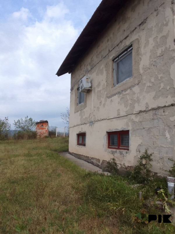 Prodajem kucu Miljkovac Doboj 3