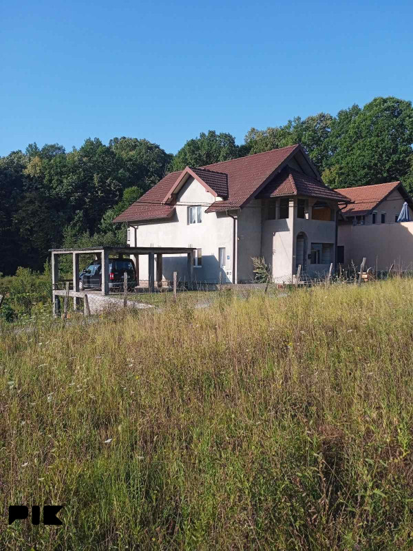 Kuca na prodaju - Tuzla, Moluhe