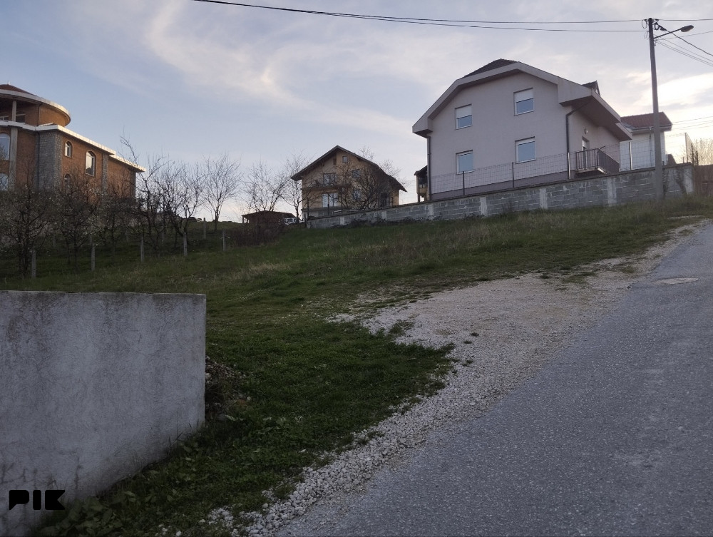 Prodajem plac sa gradjevinskom dozvolom u Banjaluci