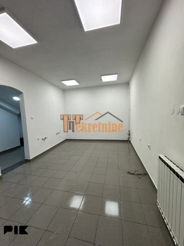 Poslovni prostor 24 m2 - Centar 2