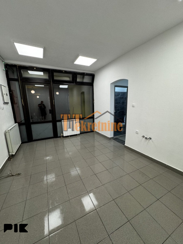Poslovni prostor 24 m2 - Centar