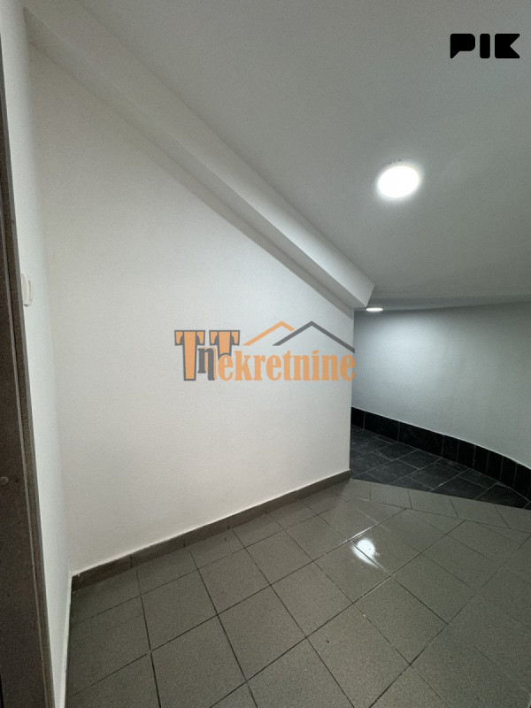 Poslovni prostor 24 m2 - Centar 3