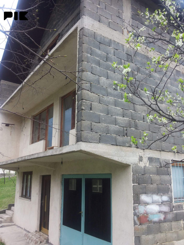 Kuća Zenica, Janjac, 280m2 i zemlje 900m2 vlasnik 1/1 Prodaja 3