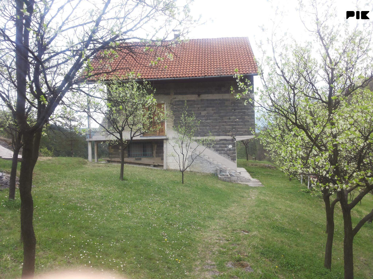 Kuća Zenica, Janjac, 280m2 i zemlje 900m2 vlasnik 1/1 Prodaja