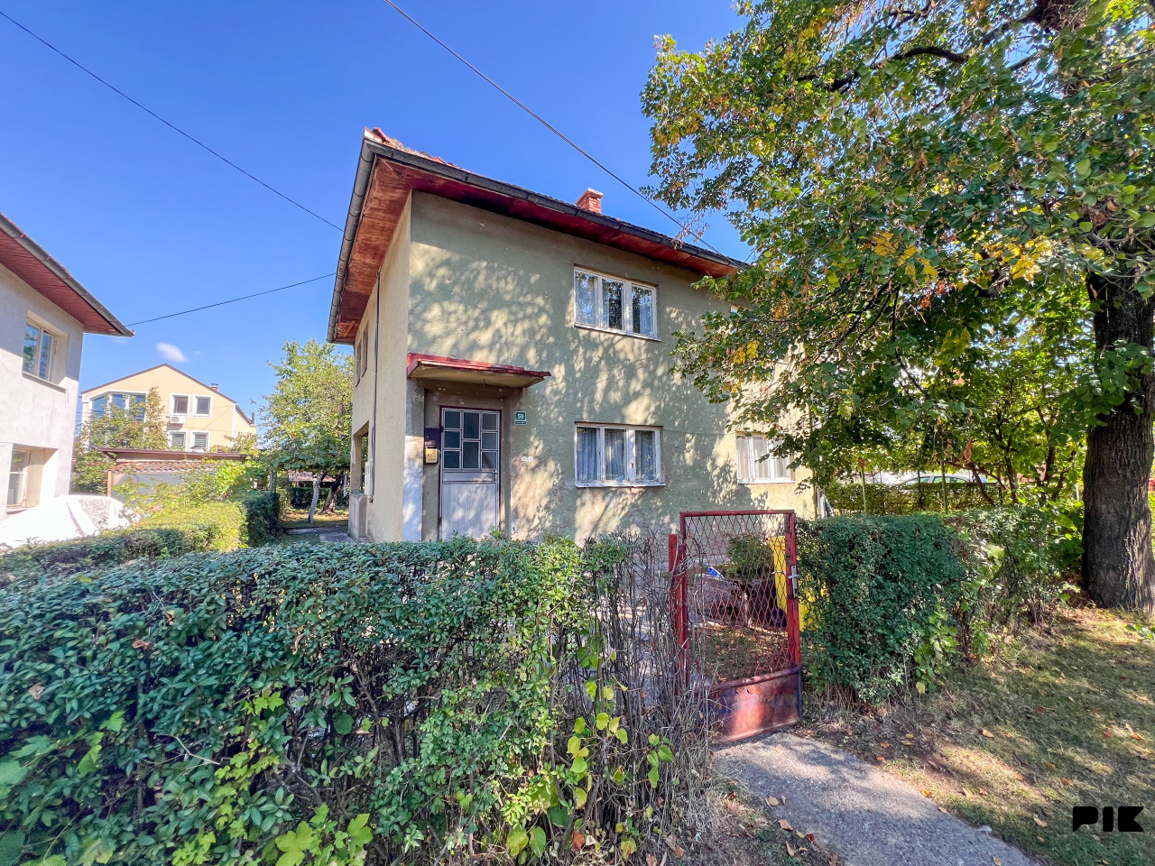 Kuća Sokolović Kolonija 180m2 na dvije etaže i vrt 400m2 Ilidža 2