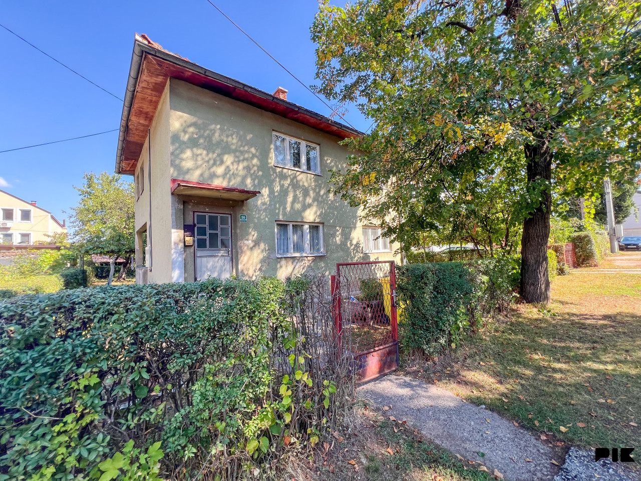 Kuća Sokolović Kolonija 180m2 na dvije etaže i vrt 400m2 Ilidža 3