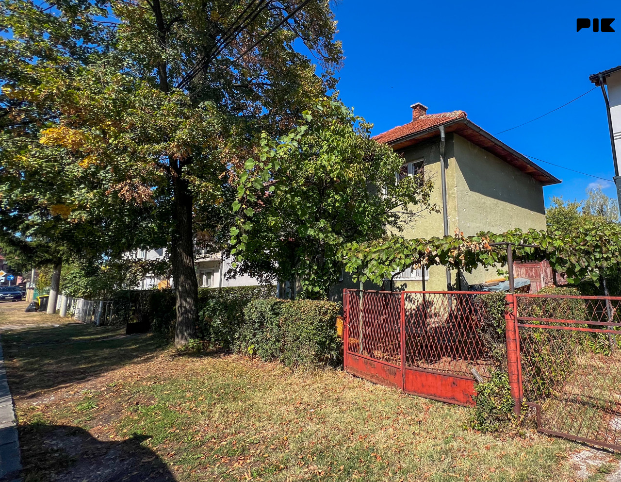Kuća Sokolović Kolonija 180m2 na dvije etaže i vrt 400m2 Ilidža 4