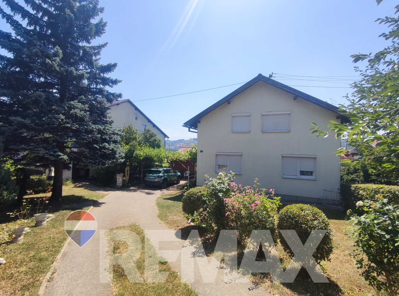 Kuća 150m2, Paprikovac kod UKC-a, plac 928m2