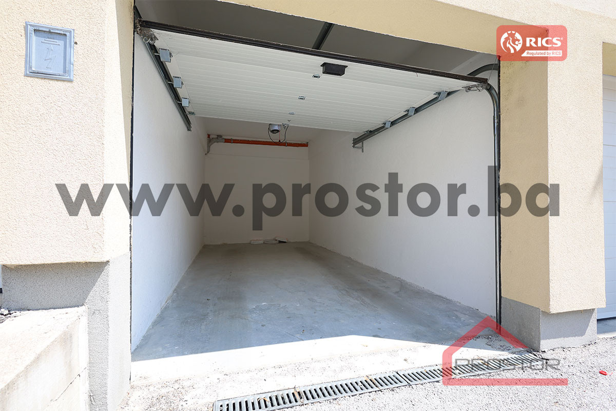 PROSTOR izdaje: Garaža, 17m2, Bare 3