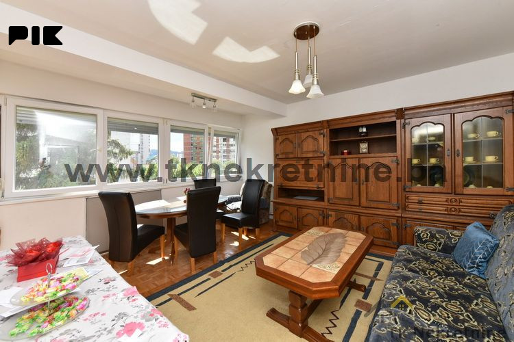 Renoviran dvosoban stan 52 m2, 3. sprat, ulica Armije RBiH