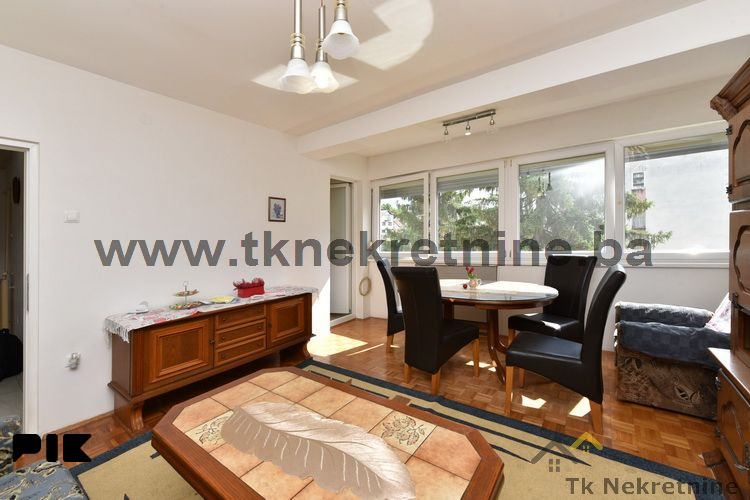 Renoviran dvosoban stan 52 m2, 3. sprat, ulica Armije RBiH 2