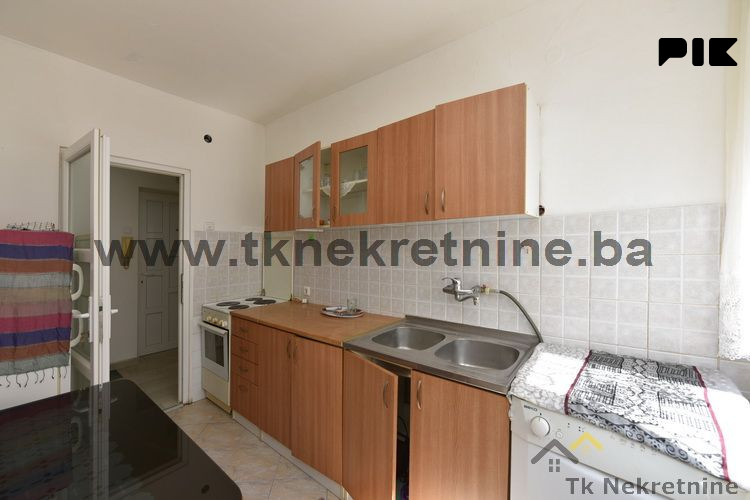 Renoviran dvosoban stan 52 m2, 3. sprat, ulica Armije RBiH 9