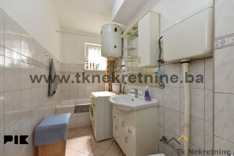 Renoviran dvosoban stan 52 m2, 3. sprat, ulica Armije RBiH 11