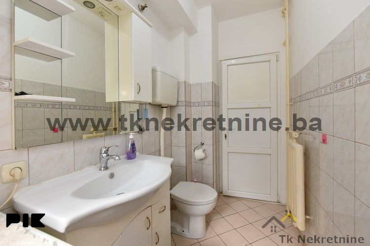 Renoviran dvosoban stan 52 m2, 3. sprat, ulica Armije RBiH 12