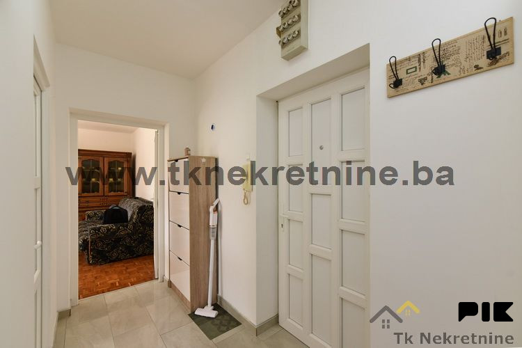 Renoviran dvosoban stan 52 m2, 3. sprat, ulica Armije RBiH 13